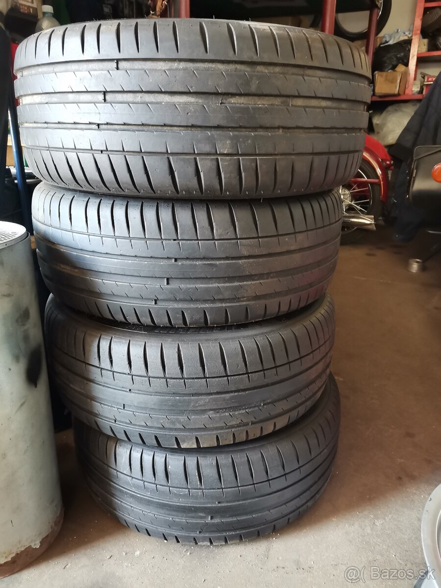 235/45 17