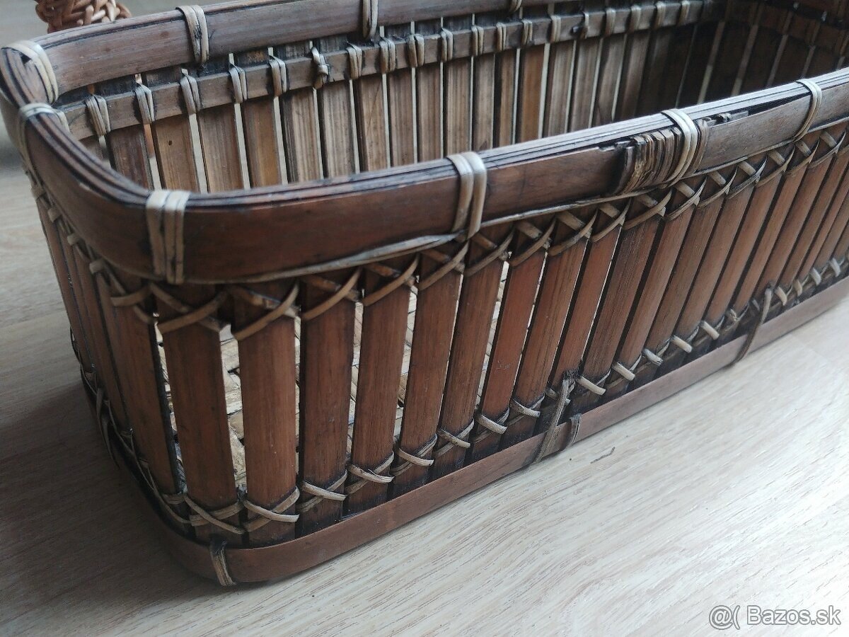 Bambusovy kosik, celkova dlzka 31cm, sirka 11cm, vyska 11 cm