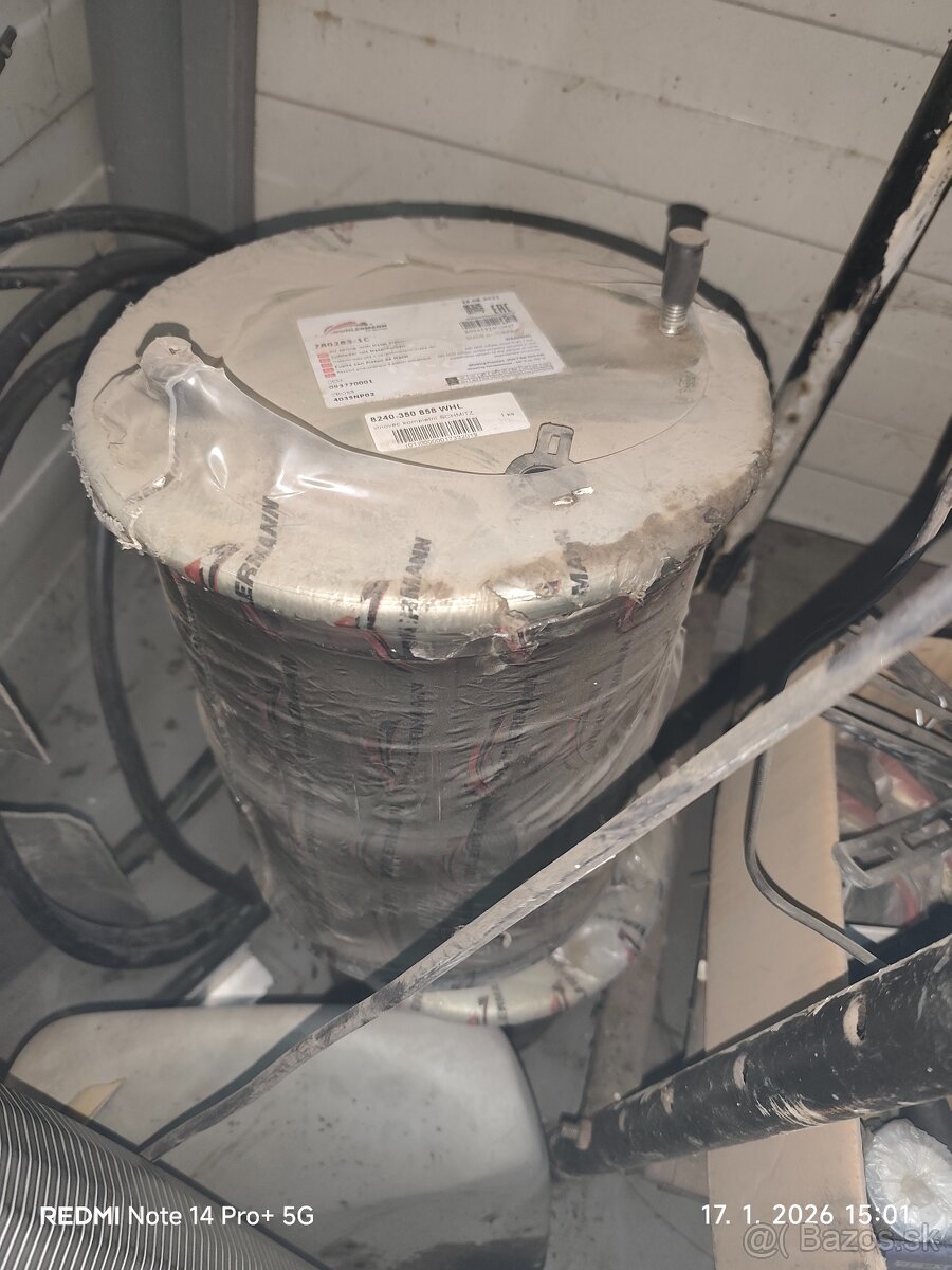 Mech na náves schmitz