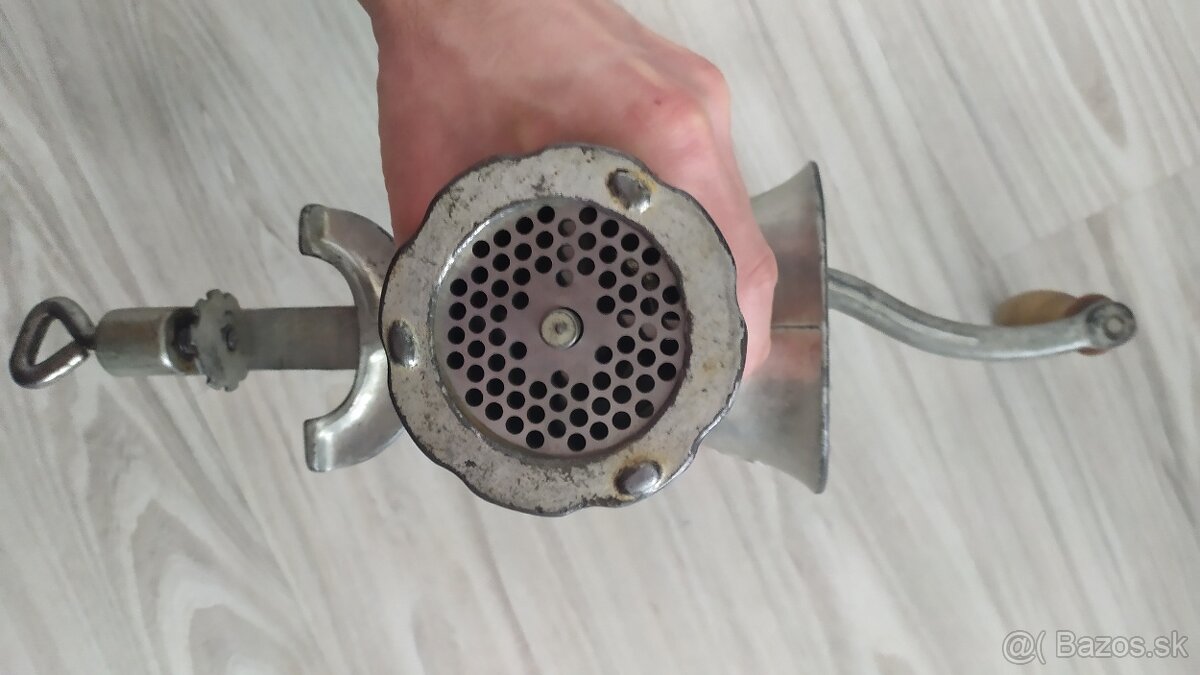 Mlynček na mäso 10