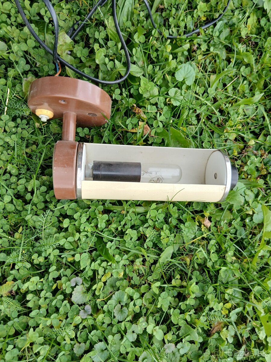 Predam lampu Napako.