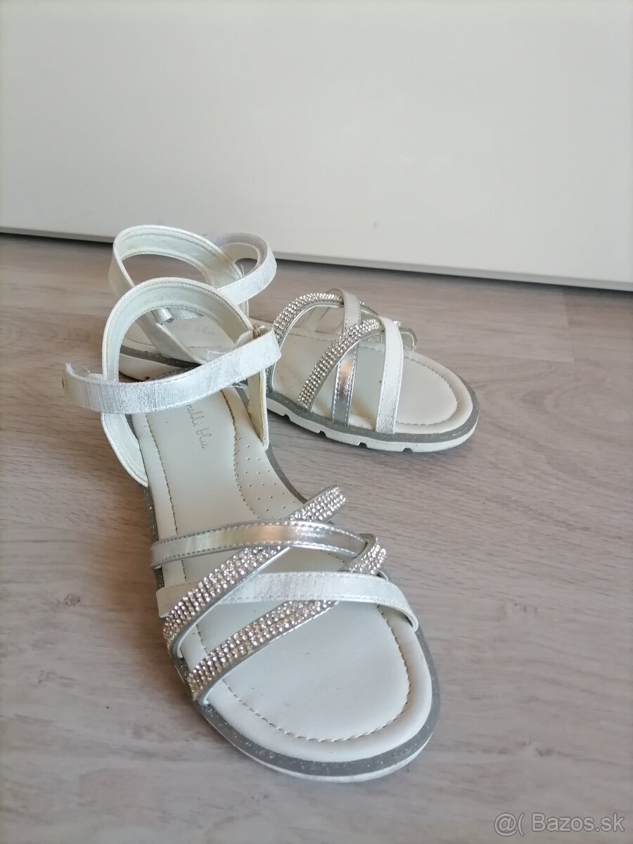 Biele elegantne Nelli Blu sandálky č:36