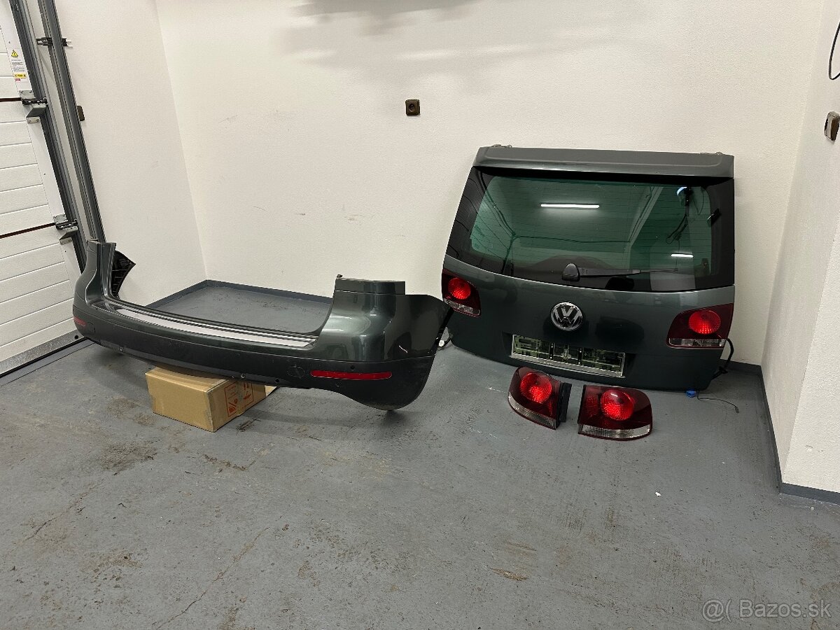 VW Touareg zadná část