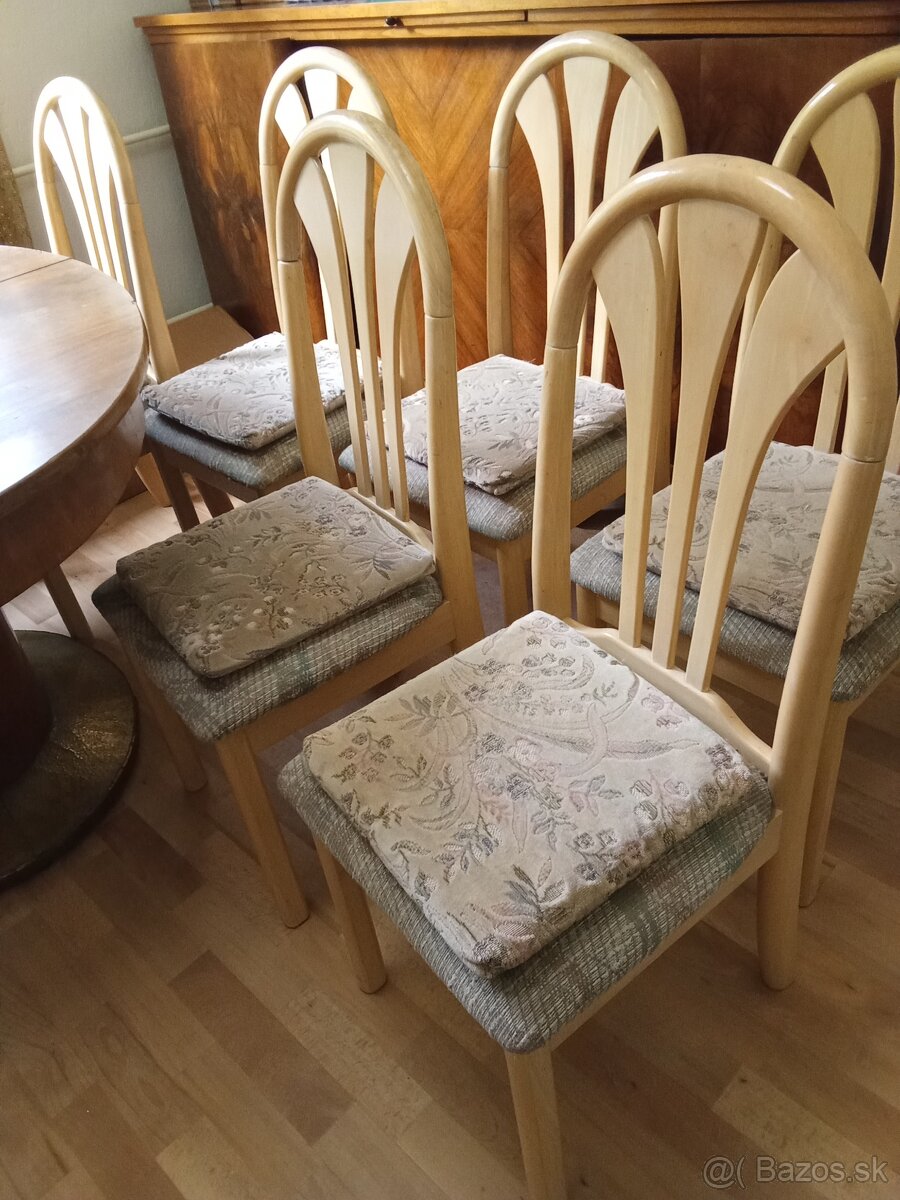 Rozkladací jedalenský stôl