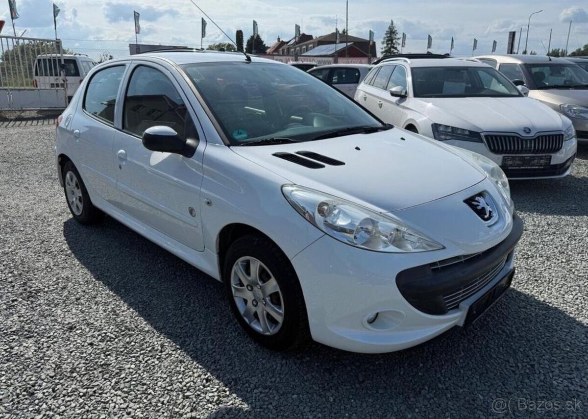Peugeot 206 + 1.1i GENERATION benzín manuál 44 kw