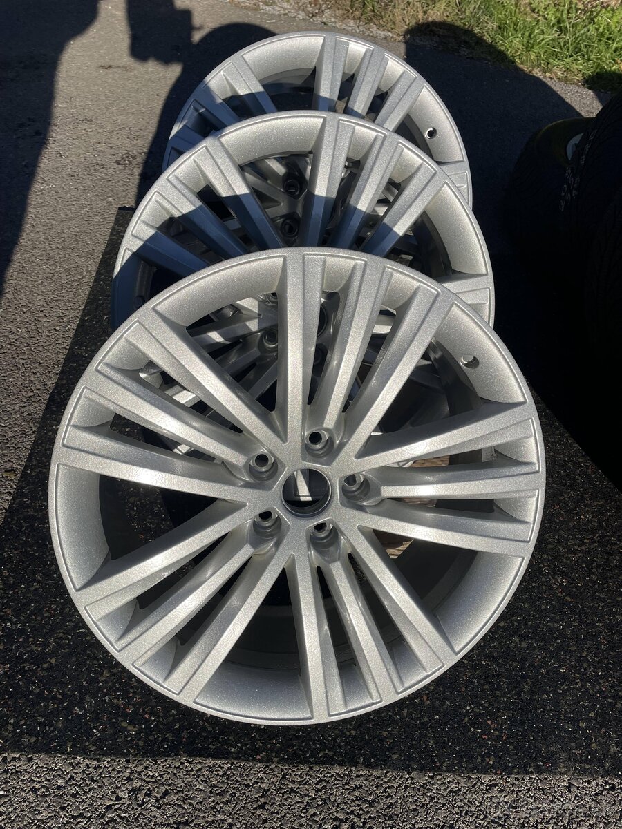 SIRIUS PHOENIX SPECTRUM orig.skoda Superb 3V  5x112