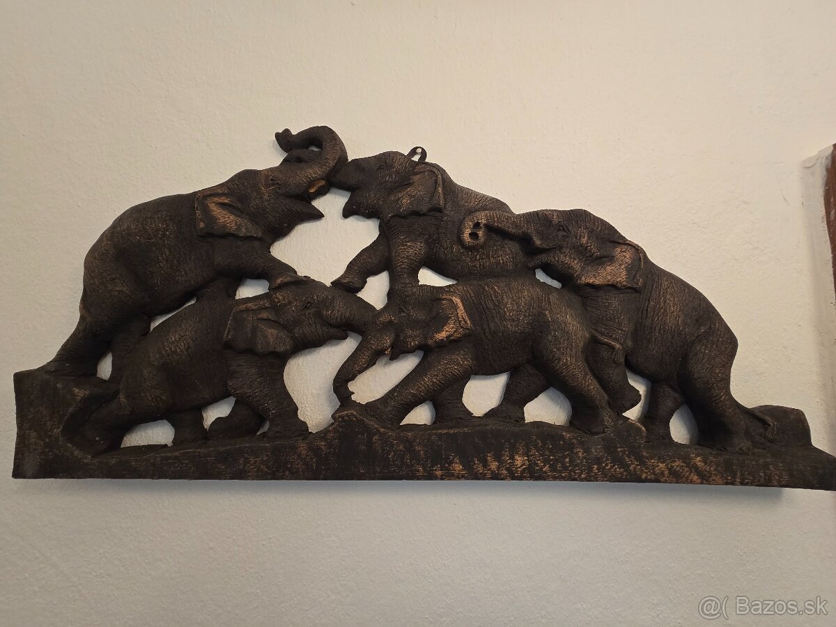 Drevená nástenná dekorácia slony