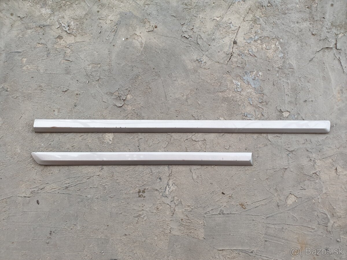 Škoda Octavia 2 Facelift • Lišty pravých dverí