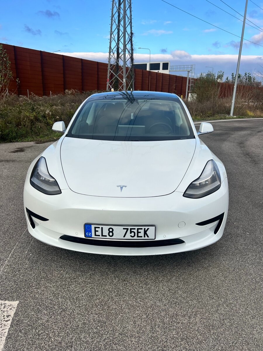 Tesla model 3 SR+