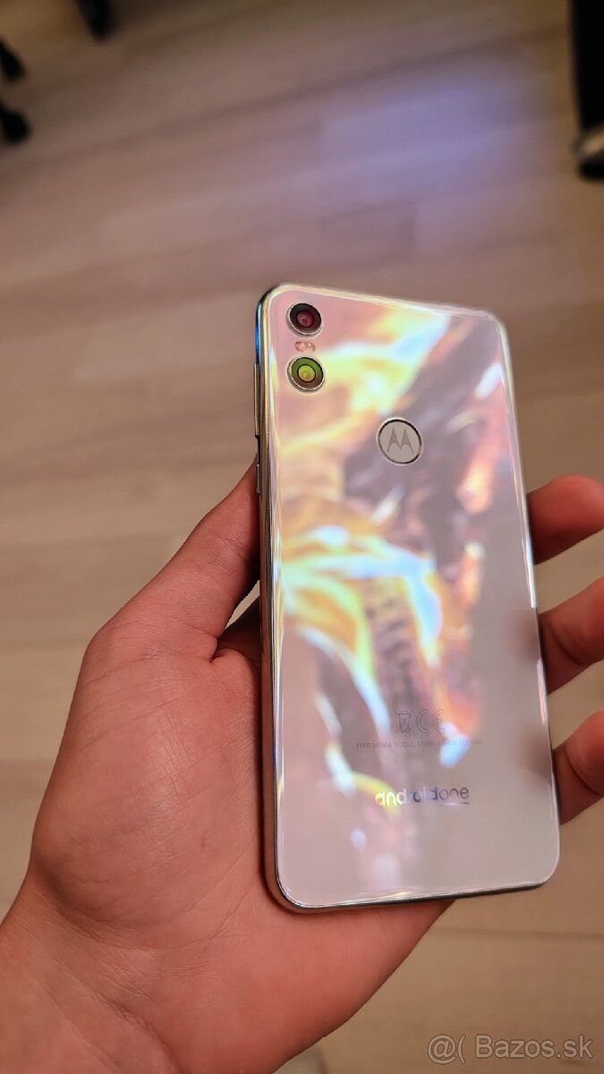 🔥 Motorola One – 64 GB, 4 GB RAM, Android One 🔥