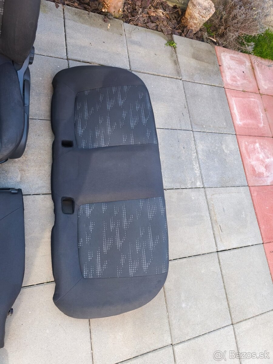 Zadné sedadlá Opel Corsa D