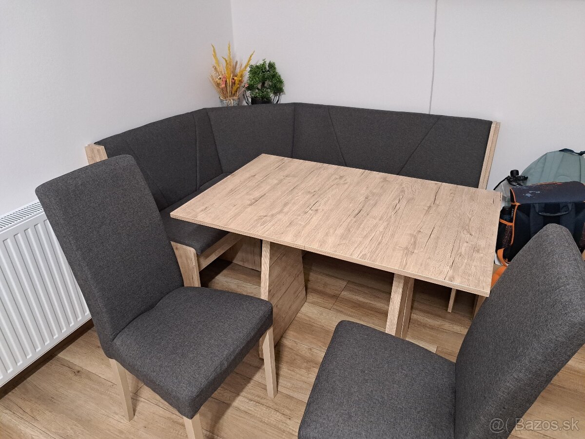 Rohová lavica + 2 stoličky a rozkladá stôl