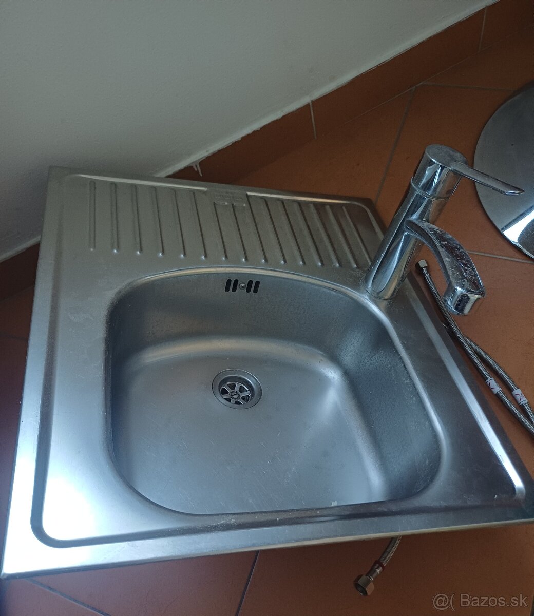 Predám set kuchynský drez + batéria s celkovými rozmermi 620
