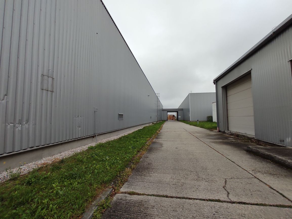 8.273m2 skladovo-výrobná hala s možnosťou administratívy na