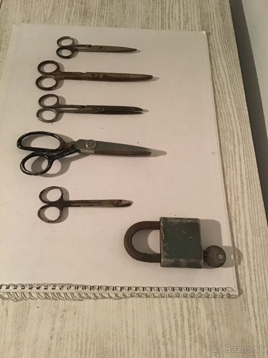 STARé NOžNICE A STARý ZáMOK