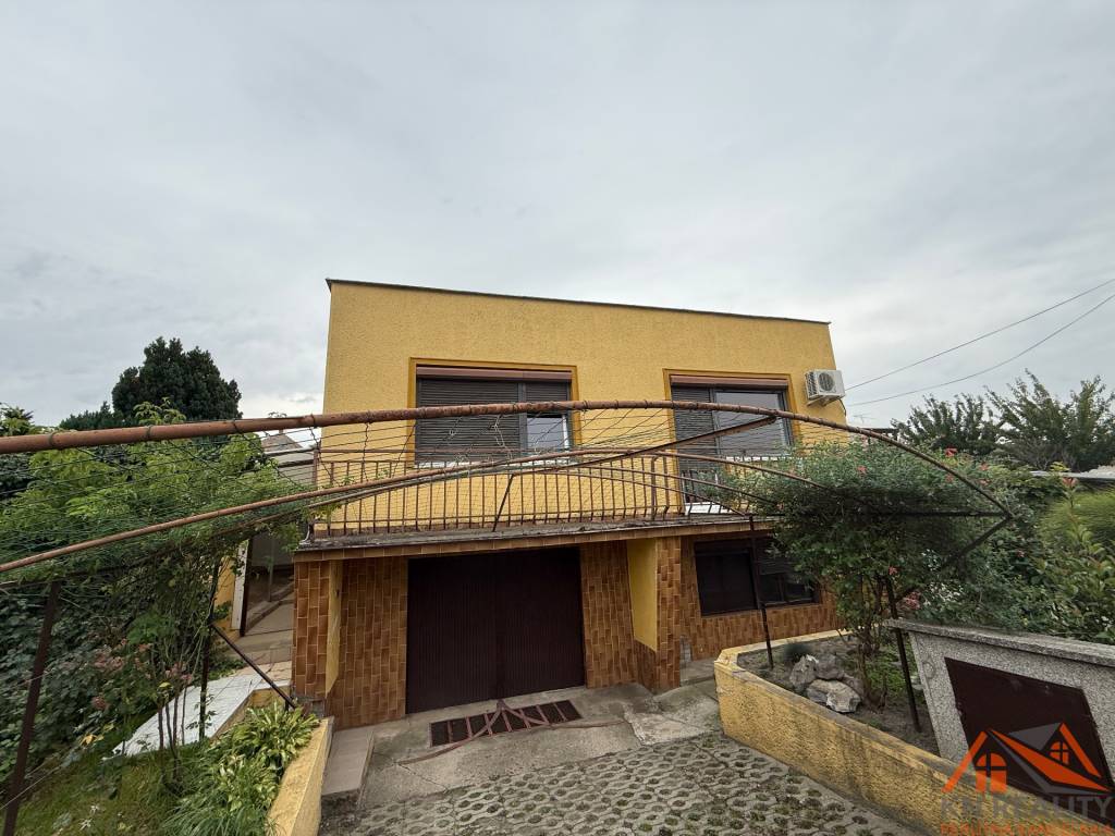 VÝBORNÁ LOKALITA Rodinný dom s garážou Dvory nad Žitavou