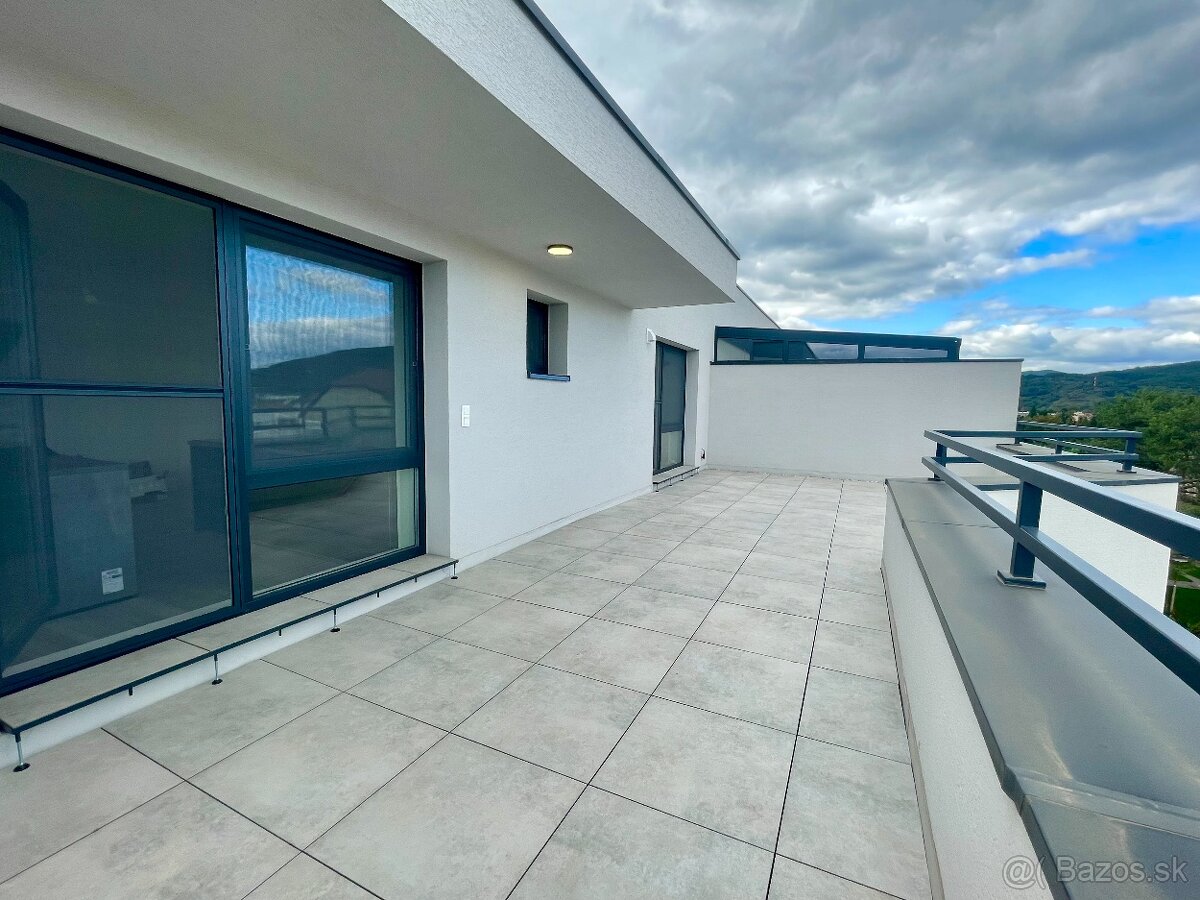 Prenajom 2i byt TN - novostavba, terasa, parking, nadstandar