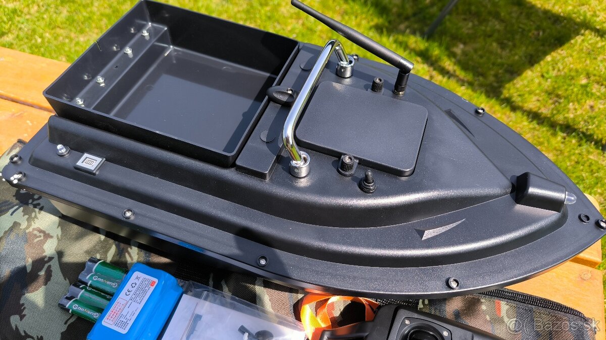 GPS Zavážacia zakrmovacia loďka