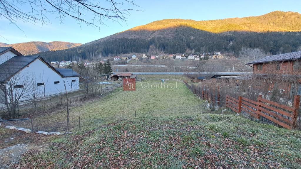 PREDAJ: Stavebný pozemok 947m2, Ružomberok - Černová