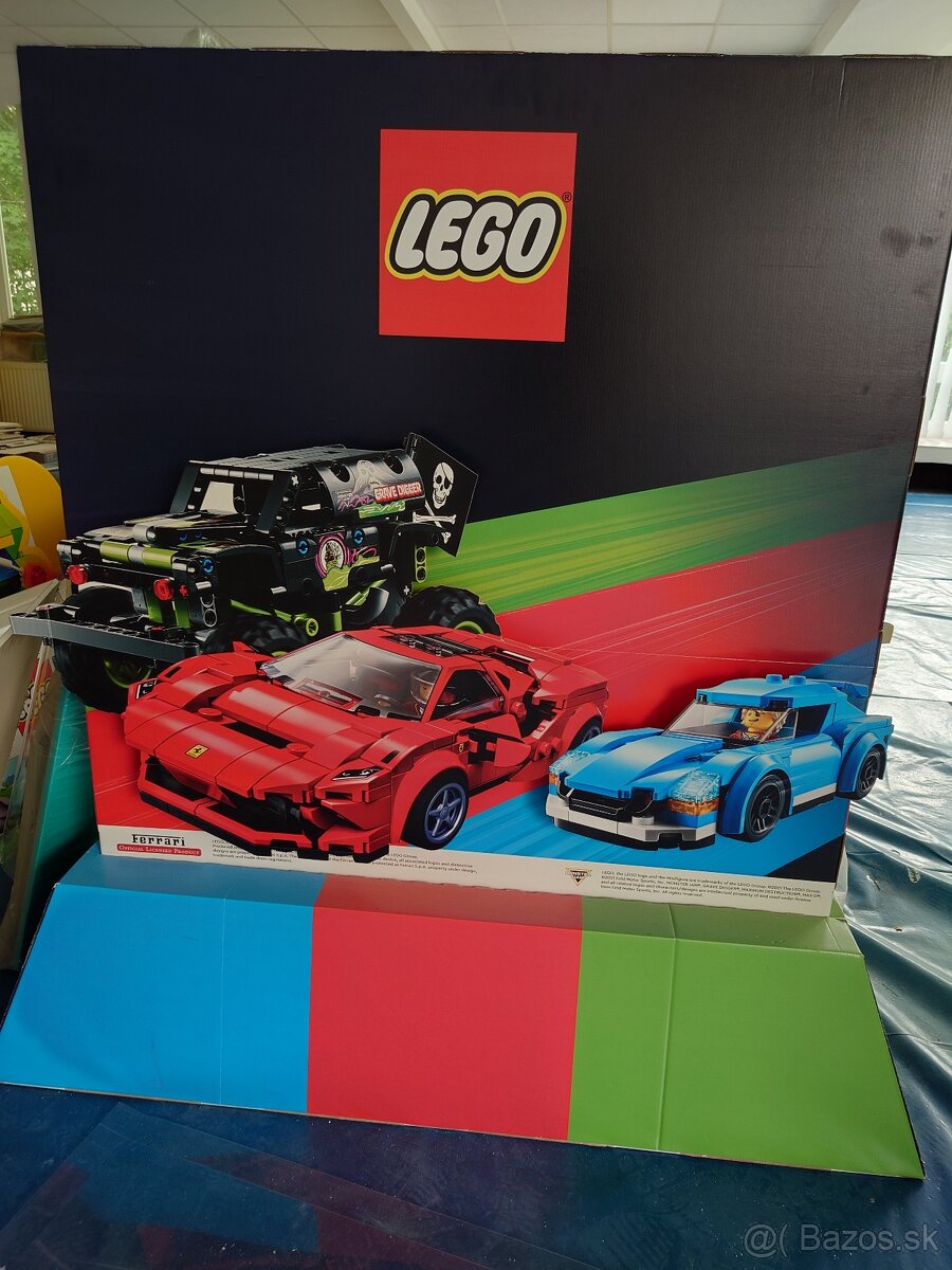 LEGO stojan Ferrari