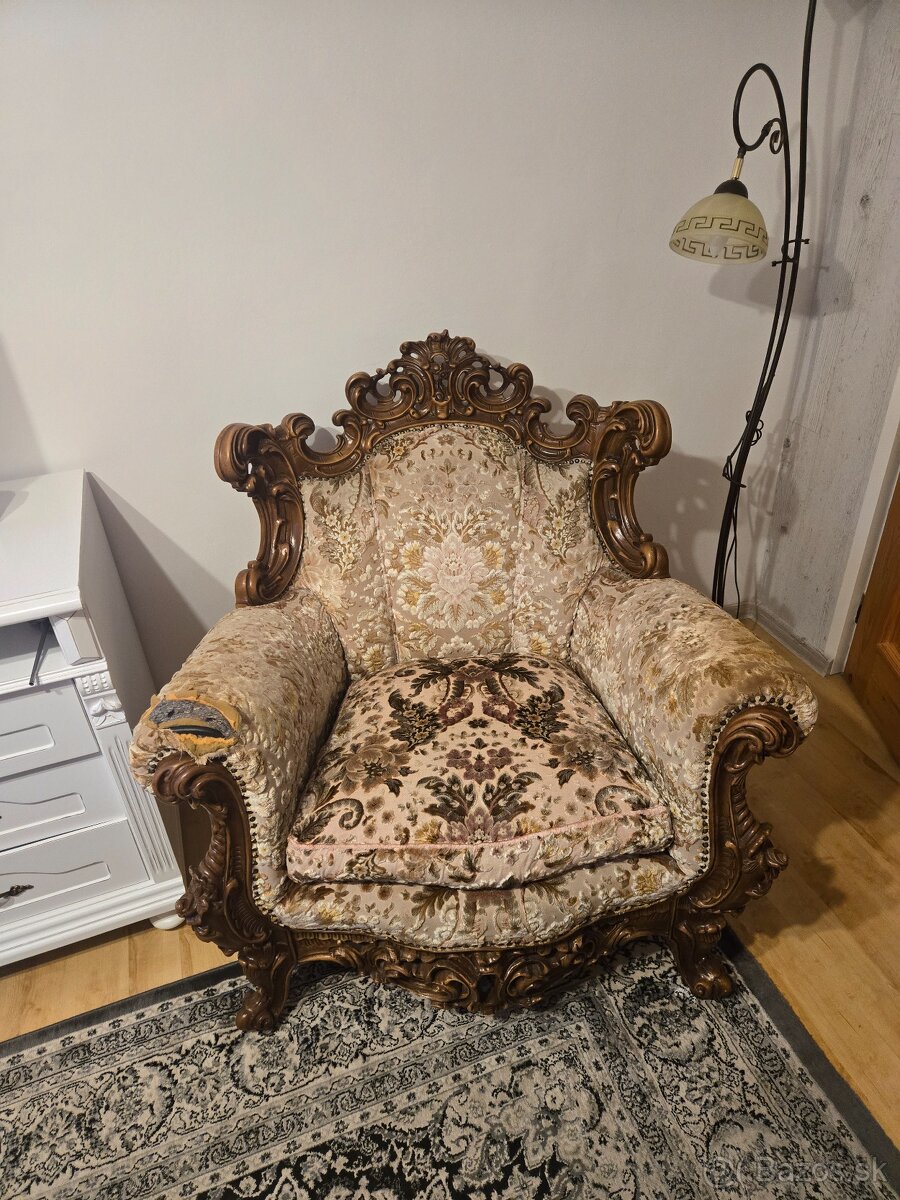 Starožitný nábytok