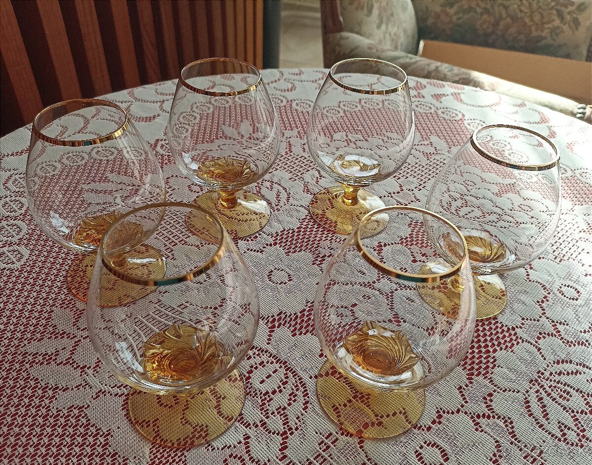 Konakové poháre na stopke