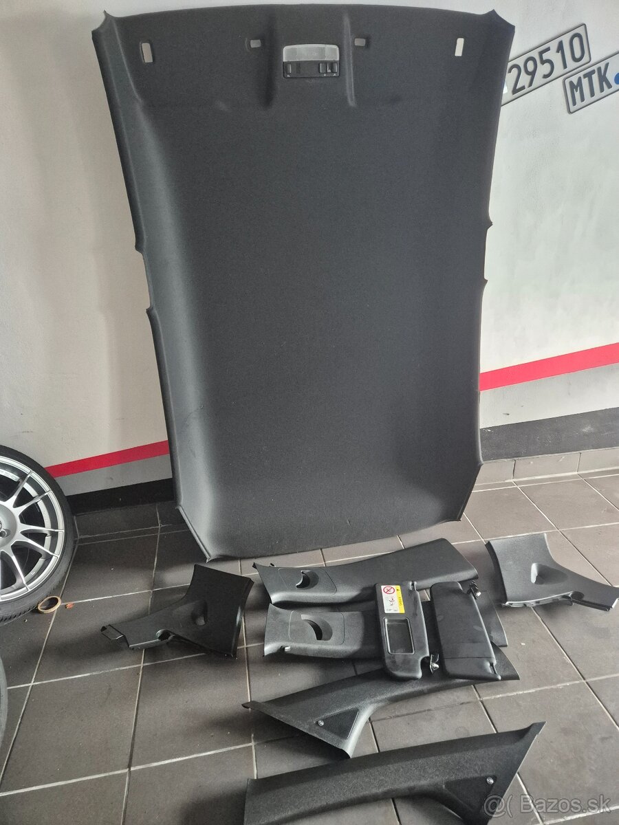 Čierna stropnica VW up