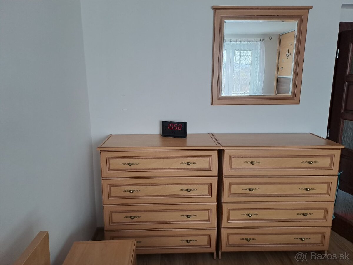 Predám komody a zrkadlo.