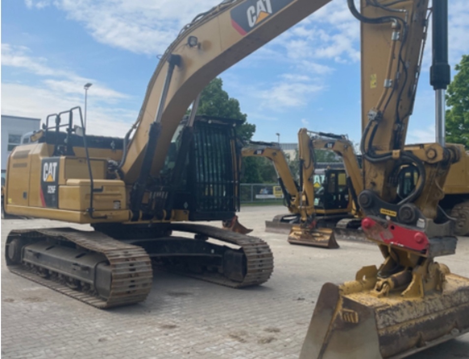 pásové rýpadlo CAT 326FLN