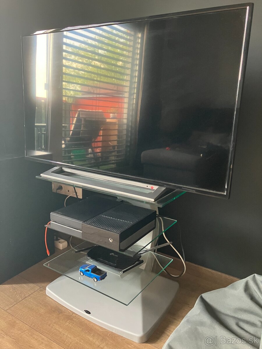 TV stolík