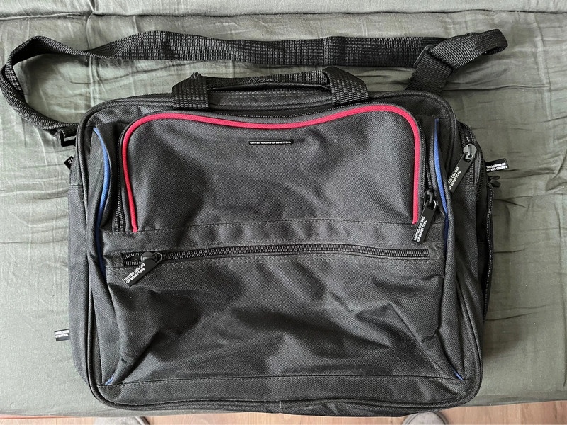 Laptop taska s roznymi priehradkami