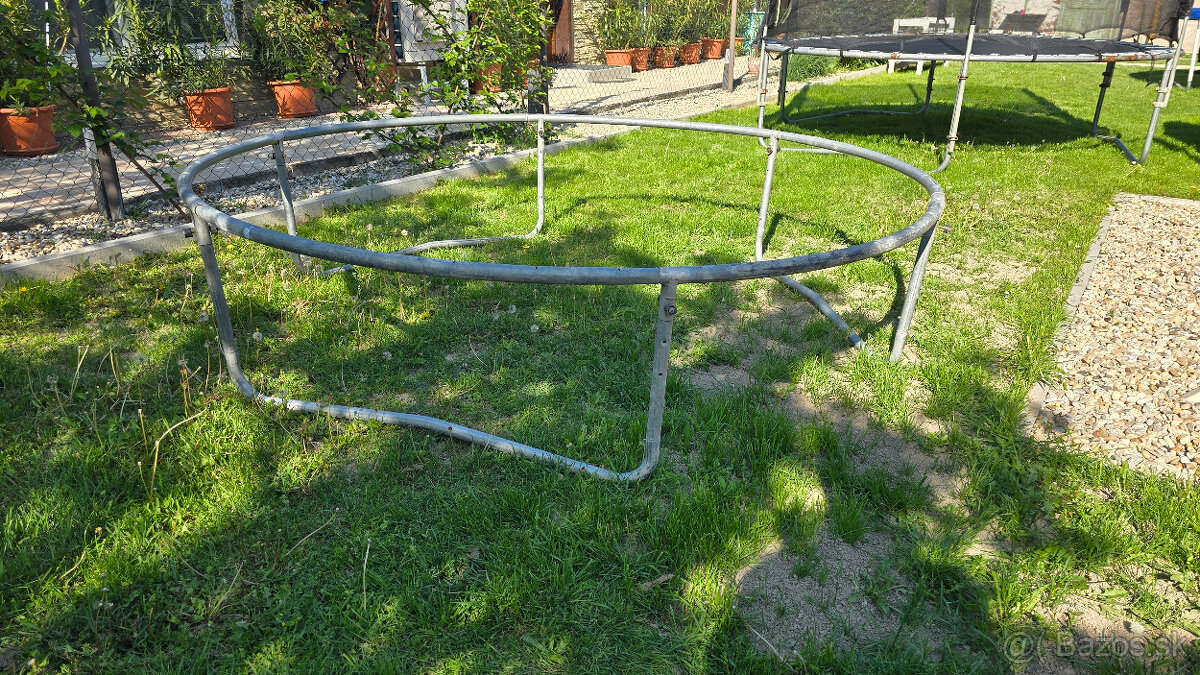 Preám konštrukciu trampolíny