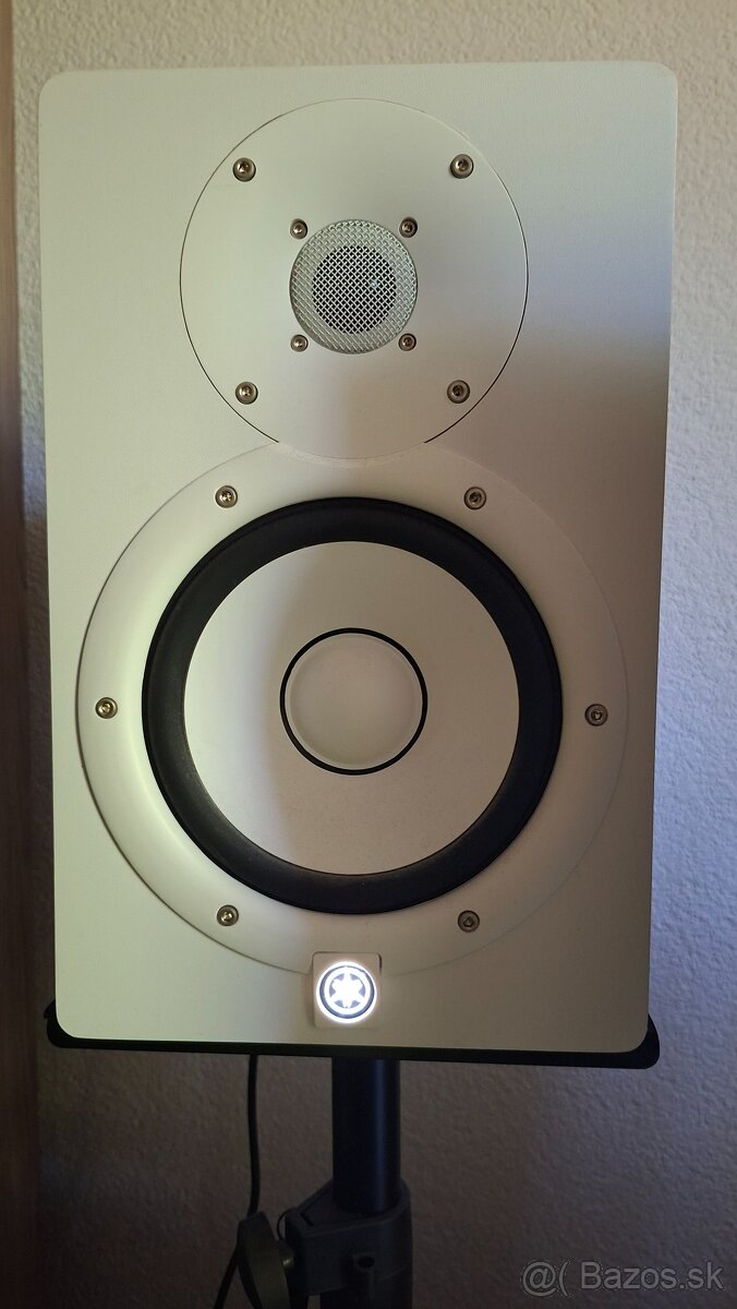 YAMAHA HS7 pár + výškovo nastavitelné stojany SOUNDKING