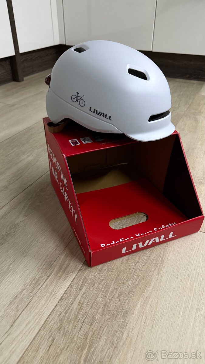 Prilba LIVALL