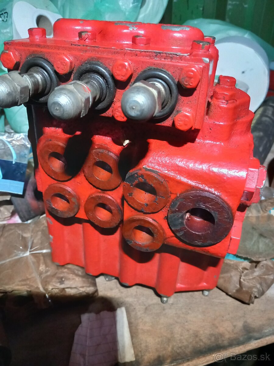 Hydraulický rozvádzač