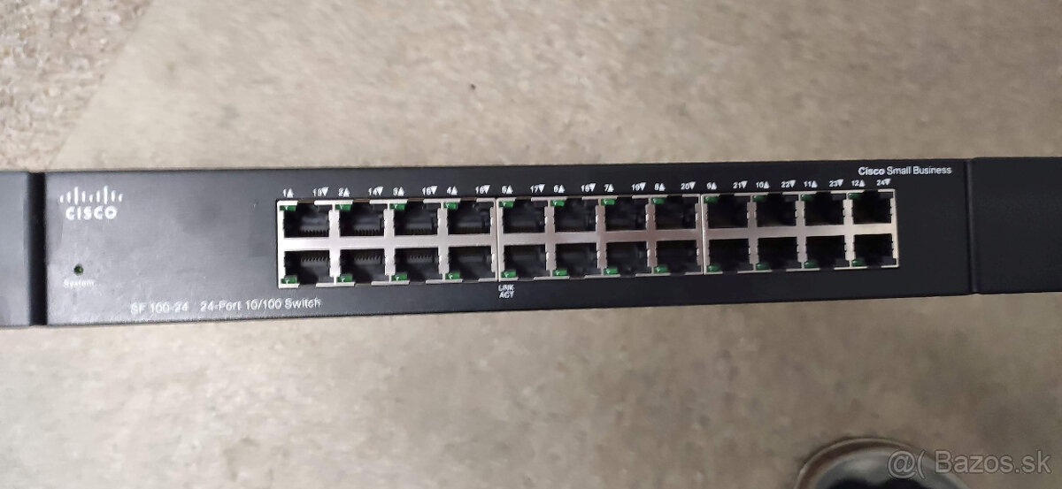 Cisco 24 portový switch SF 100-24