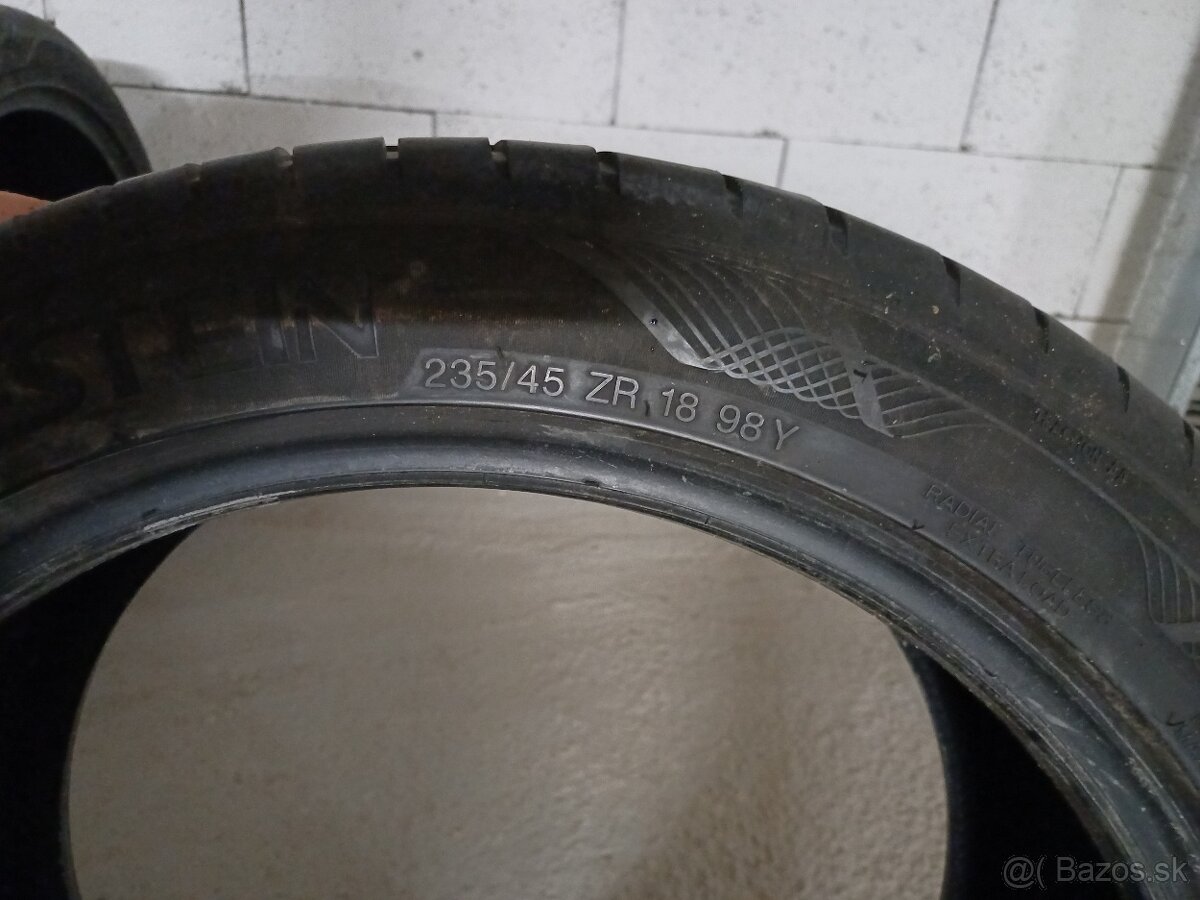 235/45R18