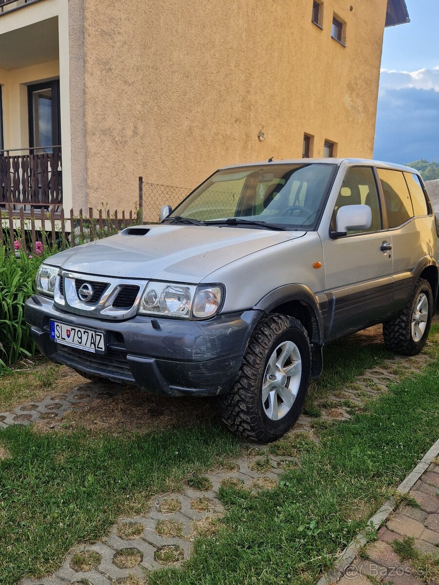 Nissan terrano