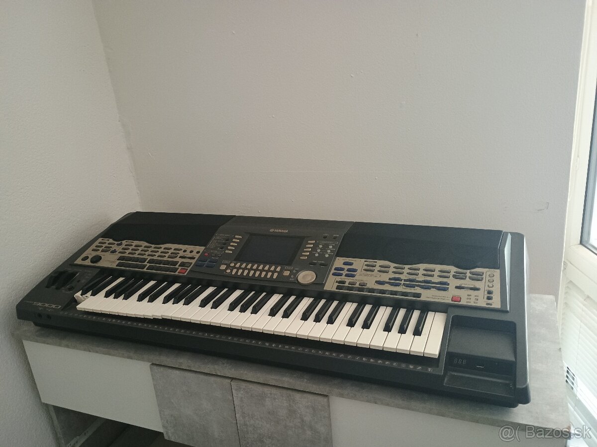 Predám Yamaha PSR 900