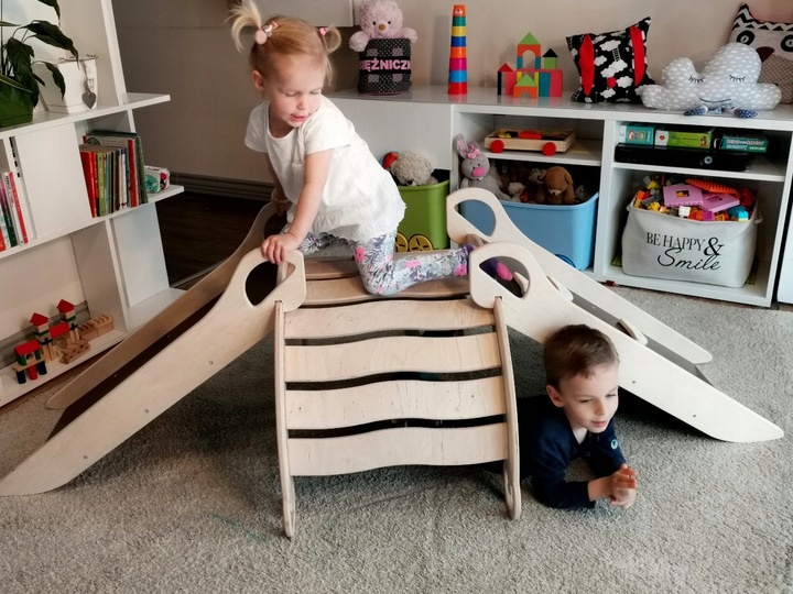 Montessori viacúčelová hojdačka ,preliezka,šmýkačka a tabuľa