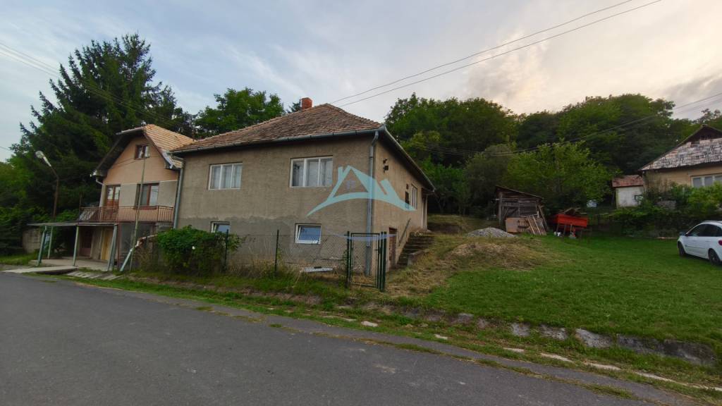 Vidiecky dom v obci Olováry v okrese Veľký Krtíš.