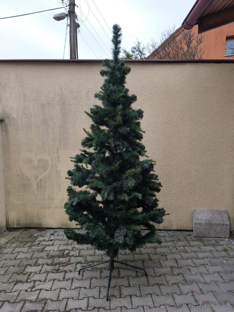 Umelý vianočný stromček