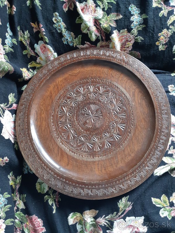 Drevený okrasný tanier