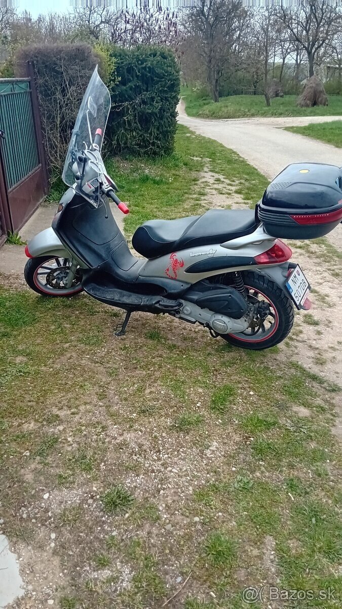 Predam skuter Piaggio Beverly 125