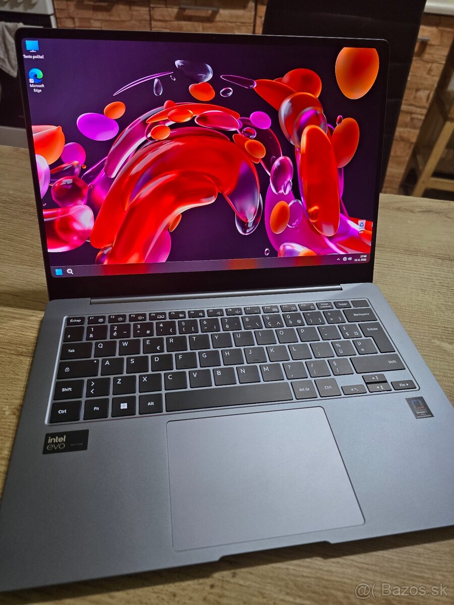 OLED Vykonny a dotykovy Samsung galaxy book 4 14 pro so 16gb