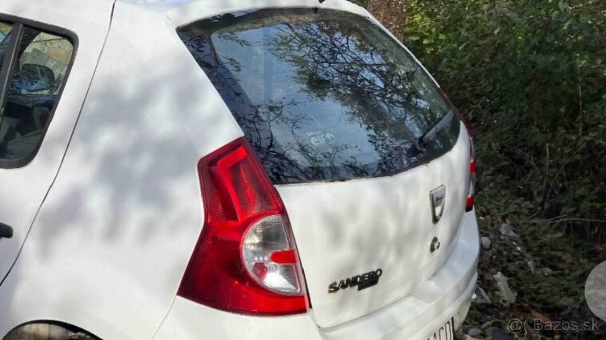 Dacia Sandero rok 2010 zadná časť na predaj
