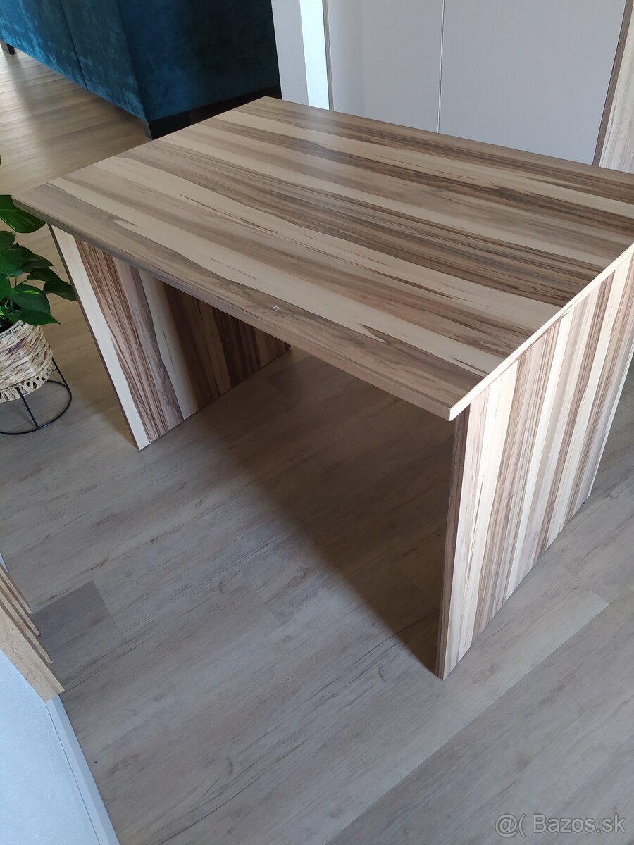 Stolík