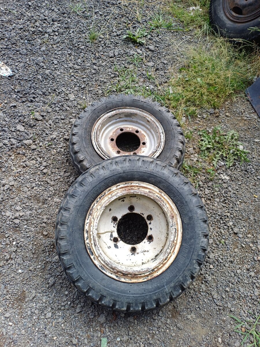 Predám pneumatiky s diskami na vlečku 10.0/75-15,3