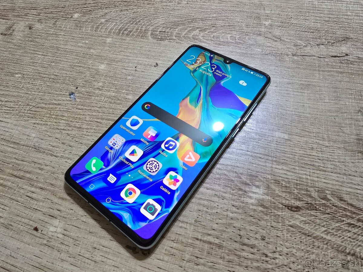 Huawei P30 128gb s krasnym super amoled displejom vdaka comu