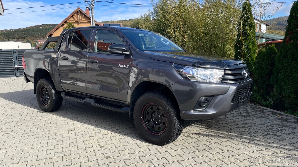 TOYOTA HILUX, s navijakom - na predaj / na splatky